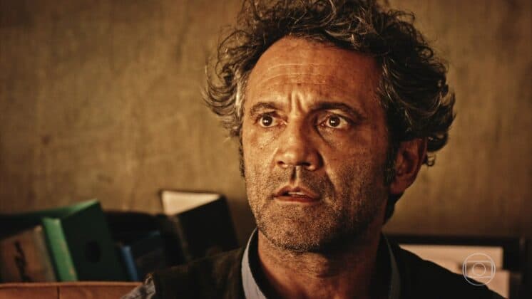 "Velho Chico": Santo e Carlos Eduardo brigam por causa de Tereza