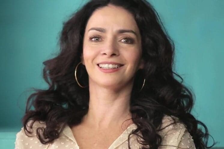 Claudia Ohana estreia como colunista na Playboy falando de assunto polêmico