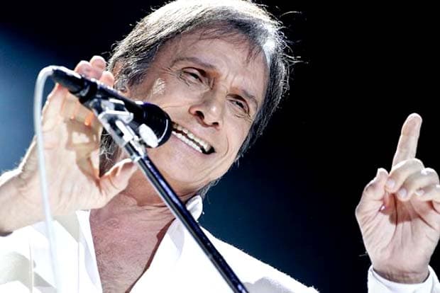 Andando sempre em alta velocidade, Roberto Carlos assusta vizinhança