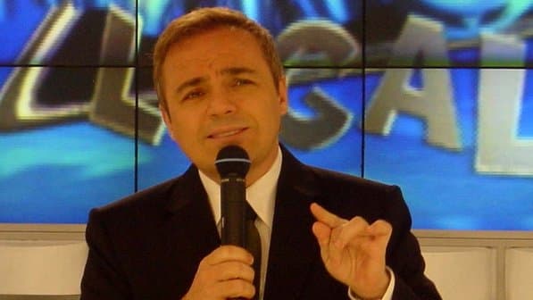 Após impasse com a Record, Gugu pode assinar com o SBT