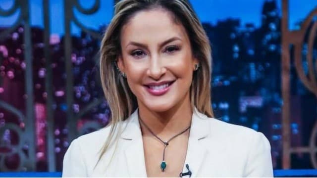 "Vai ser o melhor trabalho que já fiz", diz Claudia Leitte sobre primeiro CD em inglês