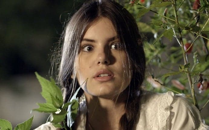 Camila Queiroz muda radicalmente de visual e tem atitude emocionante; veja!