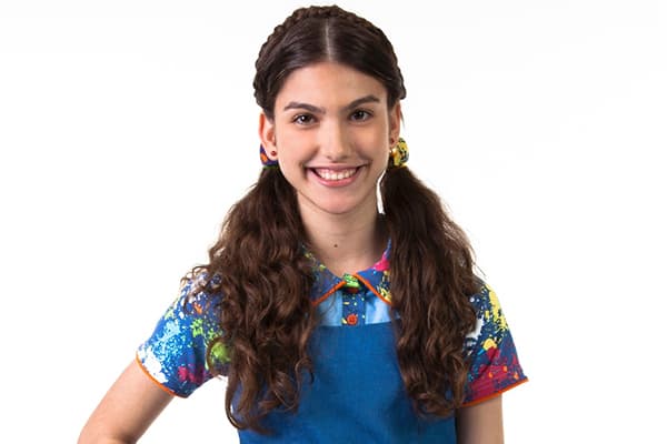 Giovanna Grigio, a eterna Mili de "Chiquititas" e Gerusa de "Êta Mundo Bom", pinta o cabelo de rosa e surpreende