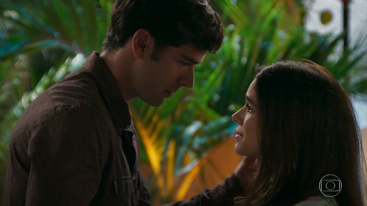 Felipe (Marcos Pitombo) e Shirlei (Sabrina Petraglia) em cena de "Haja Coração" (Foto: Reprodução/Globo) Felipe (Marcos Pitombo) e Shirlei (Sabrina Petraglia) em cena de "Haja Coração" (Foto: Reprodução/Globo)