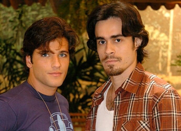 Erom Cordeiro relembra beijo gay vetado em "América": "Uma comoção"