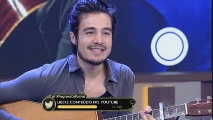 Cantor Tiago Iorc estaria cobrando para tirar fotos