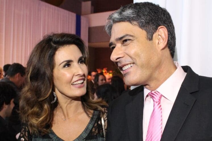 William Bonner surpreende e vai com a nova esposa conferir espetáculo de dança de Fátima Bernardes