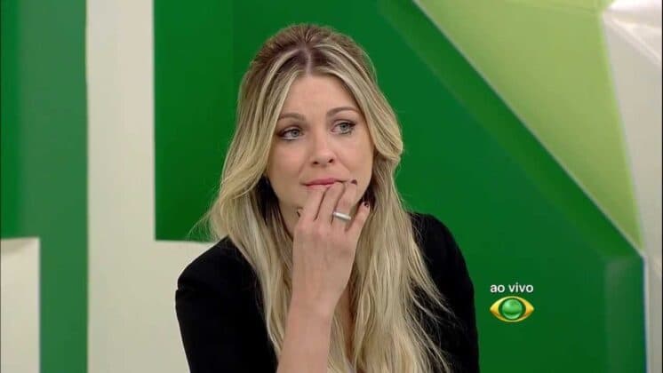 Apresentadora Renata Fan cai no choro durante o "Jogo Aberto", da Band
