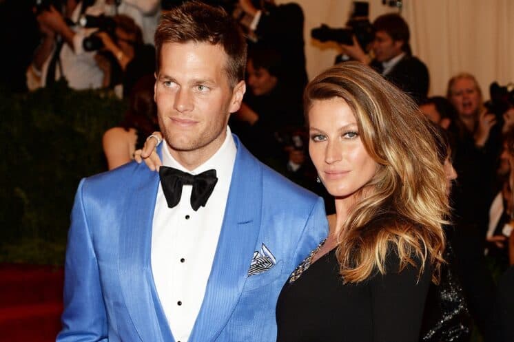 Gisele Bündchen mostra filha e marido montando árvore de Natal da família