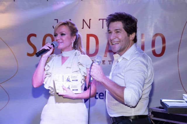 Eliana e Daniel cantam em leilão beneficente em prol da AACD