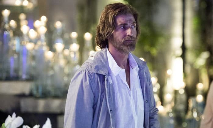 "A Lei do Amor": Desconfiado, Pedro acaba descobrindo que Letícia é sua filha