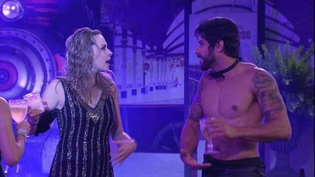 Ana Paula Renault e Renan na festa em que ela deu um tapa na cara dele e foi eliminada (Foto reprodução) Ana Paula Renault e Renan na festa em que ela deu um tapa na cara dele e foi eliminada (Foto reprodução)