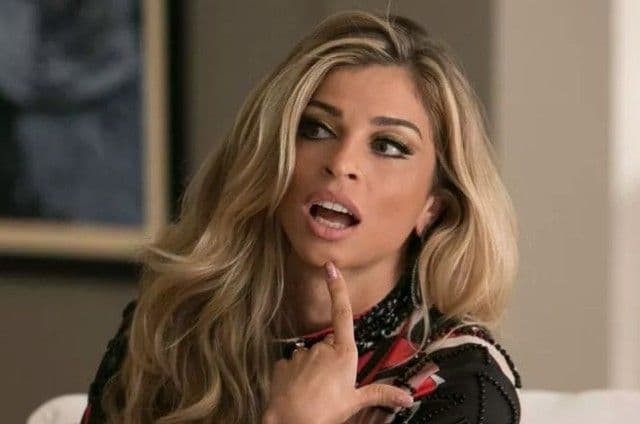 Namorada de Cauã posta foto idêntica a de Grazi Massafera e internautas detonam: "Copiou"
