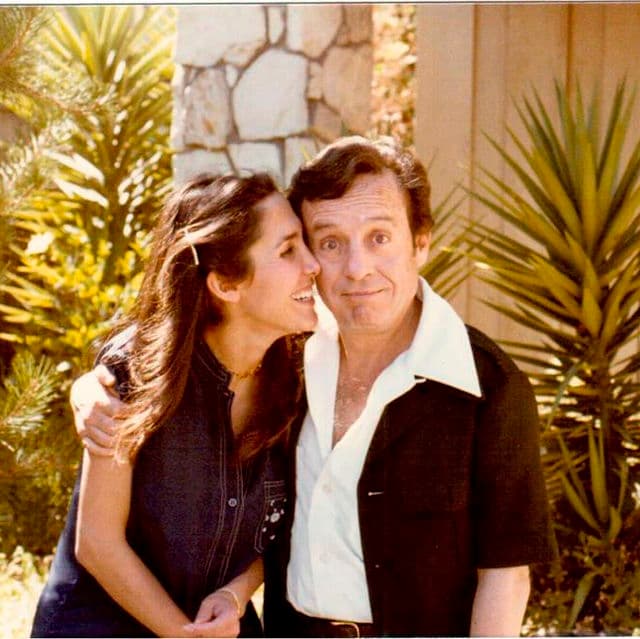 Bolaños em casa ao lado da esposa, Florinda Meza (Foto: Divulgação) Bolaños em casa ao lado da esposa, Florinda Meza (Foto: Divulgação)