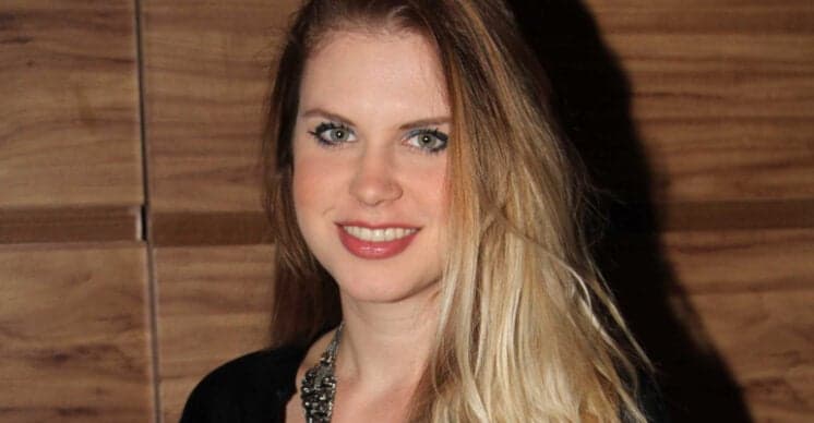 Carolinie Figueiredo fala sobre estrias após filho: "Culpa e arrependimento"