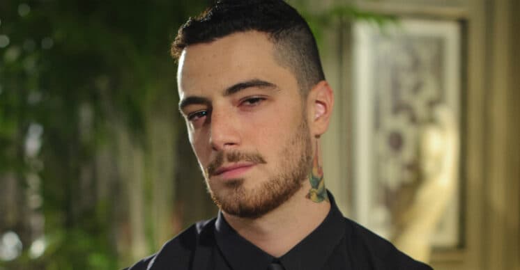 Ator da Globo, Felipe Titto deixa escapar homem pelado em foto; veja