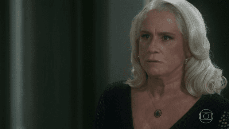 "A Lei do Amor": Magnólia é humilhada por Silvia