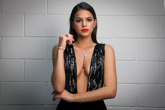 Bruna Marquezine usa jóias de R$ 85 mil para "Caldeirão de Ouro"