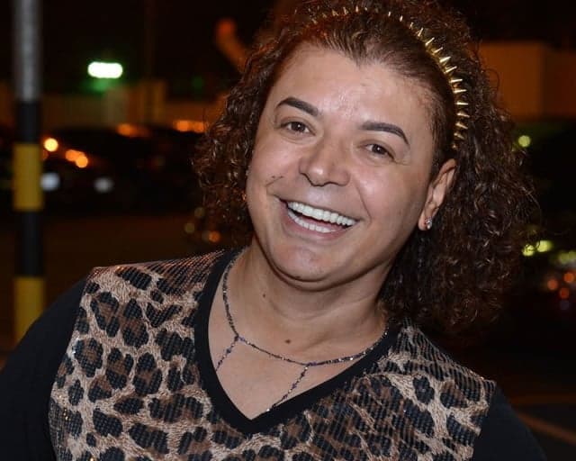 David Brazil irá desfilar de "esqueleto" para homenagear Ivete Sangalo; entenda!