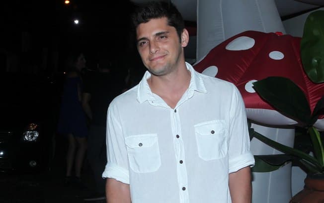 Bruno Gissoni posta foto com filha e é detonado na internet