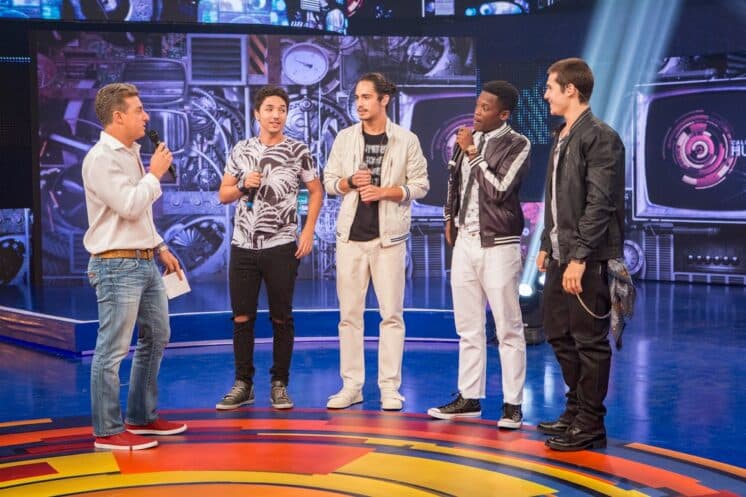 "Rock Story": Banda 4.4 faz participação no "Caldeirão do Huck"