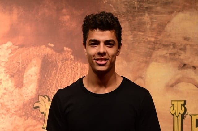 Matheus Abreu fala sobre personagem em "Malhação" e semelhança com Cauã Reymond