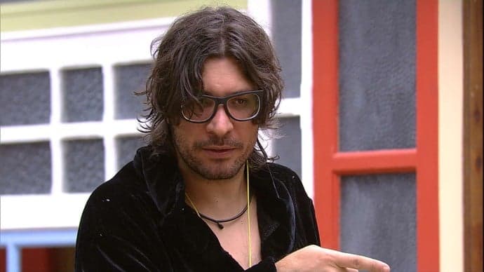 "BBB17": Clima esquenta e Ilmar e Emilly discutem feio: "você é um verme"