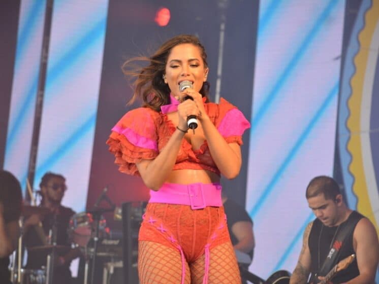 Anitta emite nota detonando notícia sobre interesse de Justin Bieber