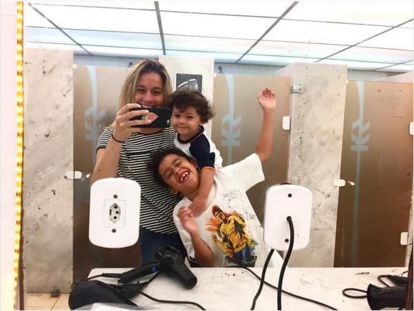 Fernanda Gentil recebe elogios de fãs ao postar foto com filhos (Foto: Reprodução) Fernanda Gentil recebe elogios de fãs ao postar foto com filhos (Foto: Reprodução)