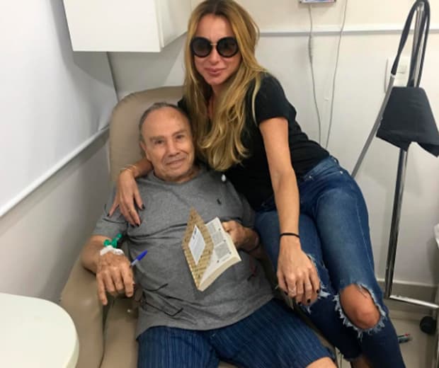 Stênio Garcia diz que mulher deixará UTI nesta terça