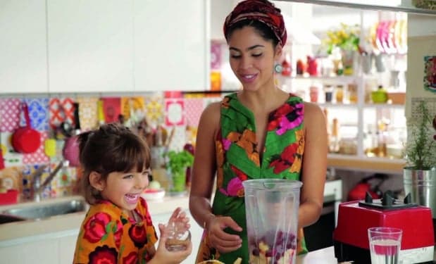 Bela Gil e sua filha Foto: Divulgação Bela Gil e sua filha Foto: Divulgação