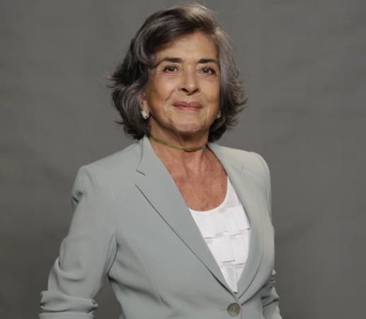 Betty Faria fala de sua personagem em "A Força do Querer" e brinca: "a única coisa que tenho virgem são os cabelos"