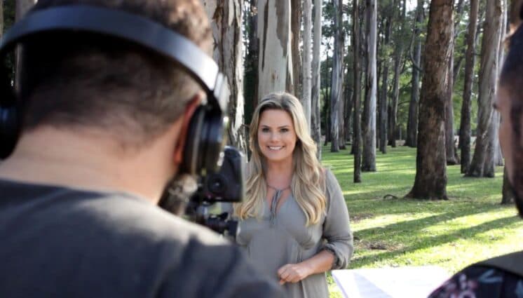 Maria Cândida se prepara para a estreia de seu novo programa na TV Aparecida