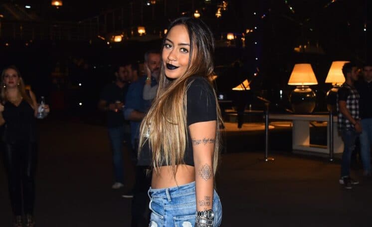 Rafaella Santos tenta esconder gravidez, mas amigos vazam barriga saliente da irmã de Neymar; veja