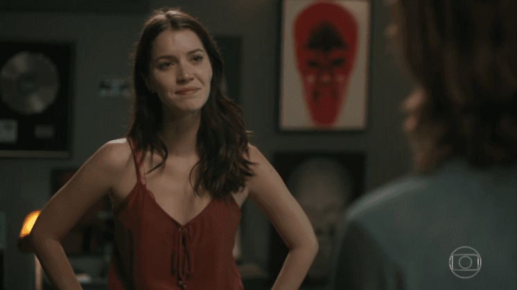 "Rock Story": Júlia se disfarça de Lorena e corre risco de vida