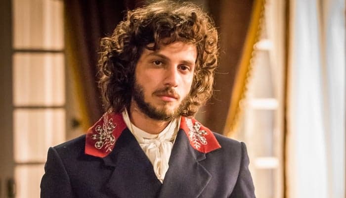 Chay Suede muda visual após fim de "Novo Mundo"