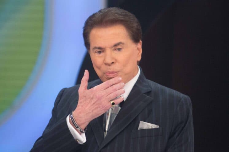 Após Patricia Abravanel jogar bolo em Helen Ganzarolli, Silvio Santos chama filha de canto e dá "bronca"