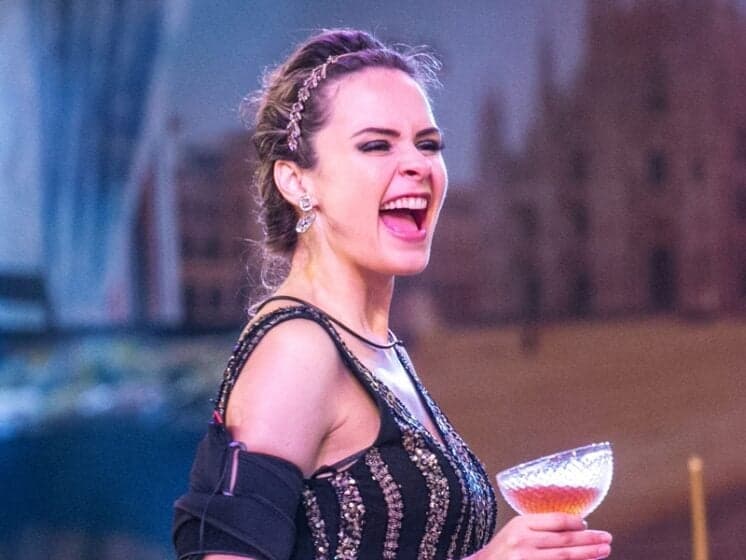 Ex-BBB Ana Paula Renault publica foto de lingerie e ganha comentários na internet