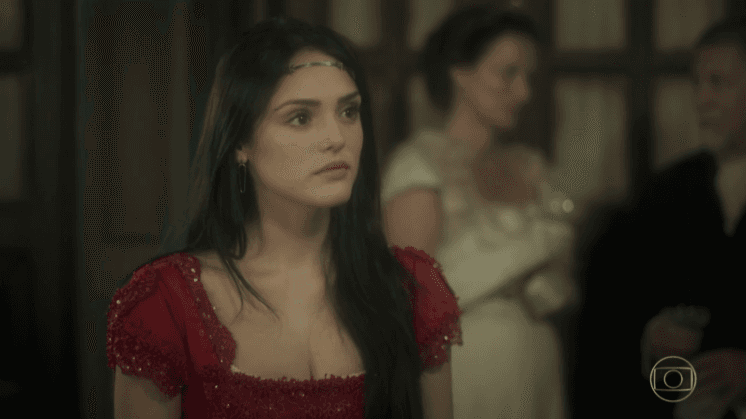 Isabelle Drummond fala como concilia trabalho na TV com a fé: "Essência da minha vida é Cristo"
