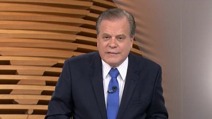 Apresentador do "Bom Dia Brasil" faz homenagem ao vivo no centenário de Chacrinha