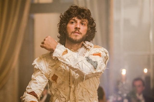 Chay Suede troca de papel na próxima novela de Aguinaldo Silva por causa de Cauã Reymond