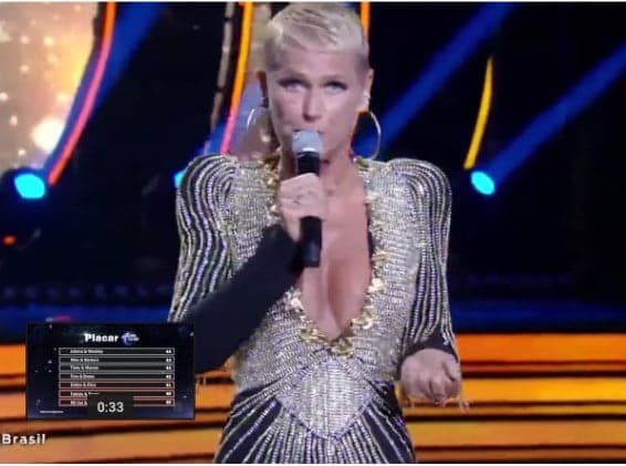 Irritada, Xuxa reclama ao vivo na TV: "Deixa eu falar, diretor"