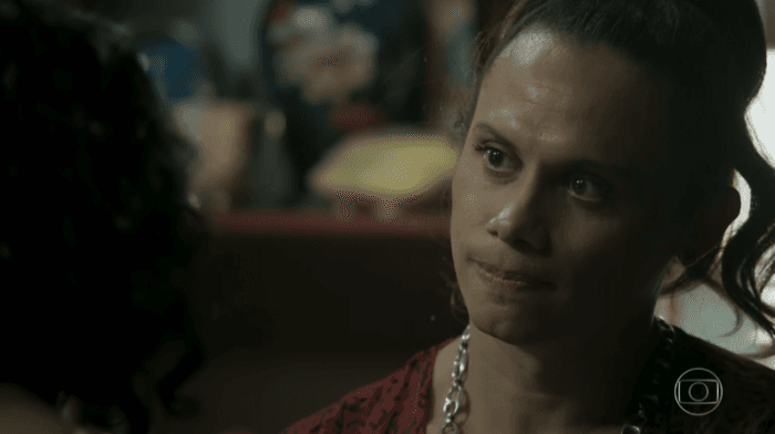 "A Força do Querer": Travestido, Nonato é hostilizada na rua
