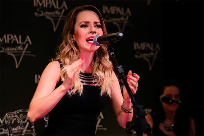 Sandy em show (Foto: Divulgação) Sandy em show (Foto: Divulgação)