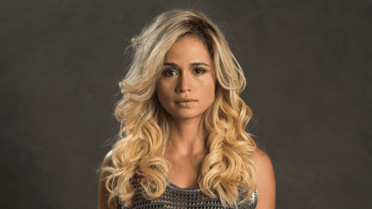 Nanda Costa sobre "cura gay": "Me sinto livre para amar quem eu quiser"