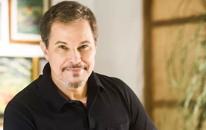 Após cerimônia discreta, Edson Celulari divulga fotos de casamento na Itália; confira