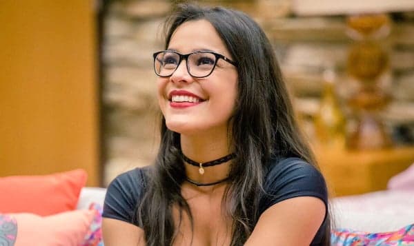 Ex-BBB Emilly manda indireta para Marcos ao falar de homem ideal: "Moleques de 40"