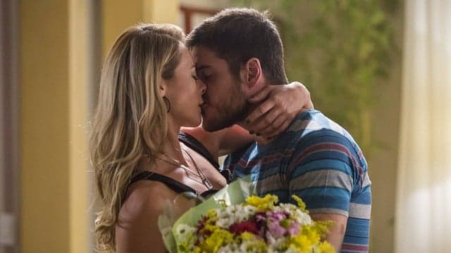 Zeca se declara e pede Jeiza em casamento em "A Força do Querer"; saiba a resposta