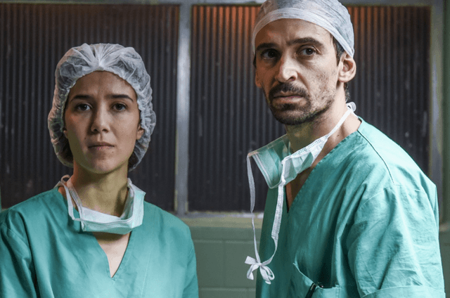 "Sob Pressão": Carolina e Evandro discutem após ela descobrir fotos íntimas no computador dele