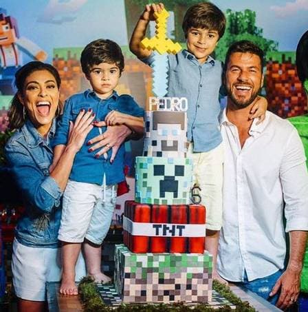 Juliana Paes, o marido e os filhos. (Foto: Reprodução/Instagram) Juliana Paes, o marido e os filhos. (Foto: Reprodução/Instagram)